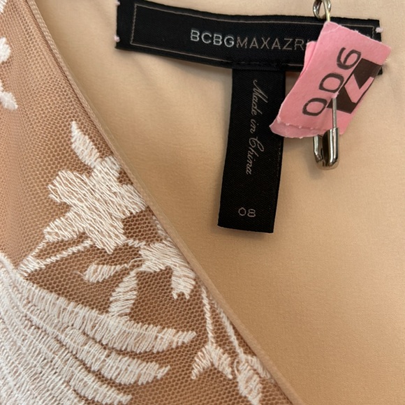 Beautiful lace gown - BCBG - Picture 4 of 5